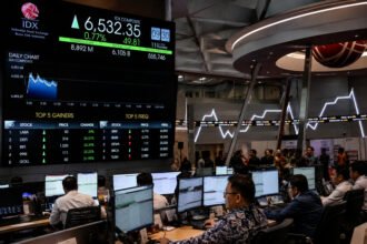 IHSG diperkirakan melanjutkan penguatan pada awal pekan, tetapi investor masih menghadapi sejumlah risiko dari pasar global.