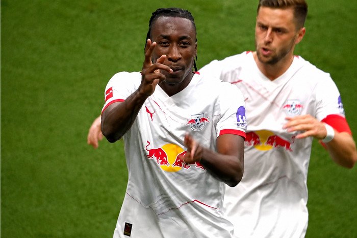 Yan Diomande semakin dekat menuju Real Madrid meski proses transfer masih tertahan pada tahap negosiasi akhir antara Los Blancos dan RB Leipzig.