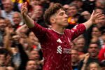 Víctor Muñoz merayakan gol penyama kedudukan Liverpool saat menghadapi Nottingham Forest di Anfield.
