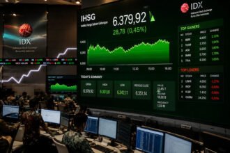 IHSG diproyeksikan melanjutkan penguatan menuju level 6.400 berkat sentimen ekonomi domestik yang membaik dan optimisme investor terhadap prospek emiten.