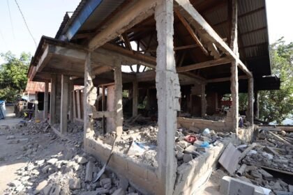 BNPB mempercepat pendataan dan verifikasi puluhan ribu rumah yang rusak akibat gempa magnitudo 7,7 di NTT.