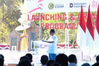 Menteri ESDM Bahlil Lahadalia menyebut 12,6 GW listrik Indonesia masih menggunakan solar sehingga pemerintah mempercepat program PLTS 100 GWp untuk menekan konsumsi BBM.