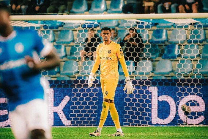 Lucca Brughmans menjadi target Liverpool dan menjalani pemeriksaan medis menjelang kemungkinan transfer dari KRC Genk.