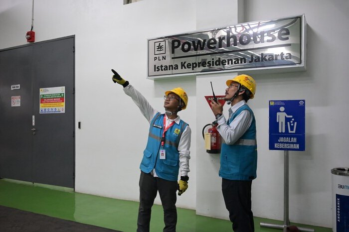 Dirut PLN Tinjau Langsung Keandalan Listrik Peringatan HUT ke-81 RI 5 Dirut PLN Tinjau Langsung Keandalan Listrik Peringatan HUT ke-81 RI
