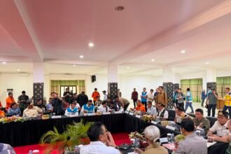 Direktur Utama PLN, Darmawan Prasodjo saat menghadiri Rakor Penanganan Gempa wilayah Nusa Tenggara Timur di Labuan Bajo pada Minggu (16/8).