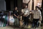 PNM Peduli mendampingi nasabah Mekaar dan warga Desa Adat Sade, Lombok Tengah, setelah kebakaran menghancurkan rumah serta usaha kerajinan.