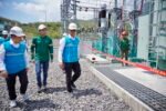 PLN mengerahkan petugas dan peralatan untuk memulihkan jaringan listrik Flores setelah gempa M7,7 melanda NTT.