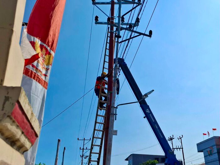 Jelang HUT Kemerdekaan RI, PLN Berhasil Pulihkan Sebagian Besar Kelistrikan Flores Pascabencana 3 Jelang HUT Kemerdekaan RI, PLN Berhasil Pulihkan Sebagian Besar Kelistrikan Flores Pascabencana