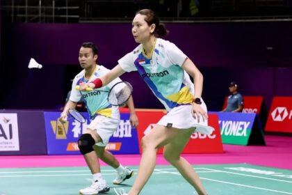 Rehan Naufal Kusharjanto/Gloria Emanuelle Widjaja melaju ke babak 32 besar Kejuaraan Dunia BWF 2026 setelah mengalahkan wakil Malaysia.