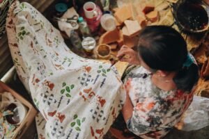 Batik khas Jogja bukan sekadar kain indah, tetapi warisan budaya yang menyimpan filosofi kehidupan dalam setiap motifnya.