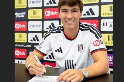 Gonzalo García resmi berseragam Fulham setelah ditebus sekitar Rp760 miliar, sementara Real Madrid tetap mempertahankan sebagian hak ekonomi sang striker.