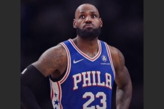 LeBron James dikritik Mario Chalmers dan lebih memilih Michael Jordan sebagai GOAT NBA dan kembali mempertanyakan posisi LeBron James dalam perdebatan pemain terbaik sepanjang masa.