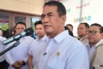 Mentan Andi Amran Sulaiman menegaskan pemerintah akan menindak tegas importir pakan yang terbukti merugikan peternak.
