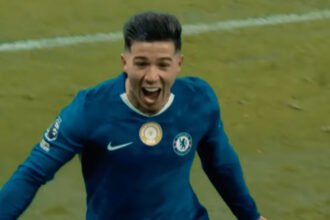 Enzo Fernandez menjadi incaran Manchester City setelah Chelsea membuka peluang transfer dengan nilai sekitar Rp2,39 triliun.
