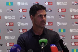 Mikel Arteta memberi sinyal Arsenal masih berpeluang mendatangkan bek baru sebelum bursa transfer ditutup.