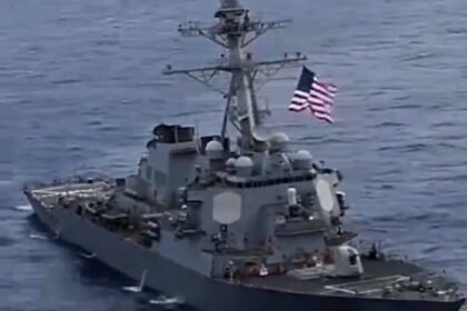 USS Benfold mengalami kehilangan daya total selama empat hari saat beroperasi bersama kelompok tempur USS George Washington.
