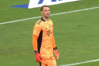 Manuel Neuer merespons pujian Thierry Henry dengan rendah hati dan memilih fokus membantu Bayern Munchen meski gaya bermainnya dianggap mengubah posisi kiper.