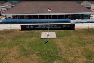 Siswa Sekolah Rakyat Terintegrasi 1 Kabupaten Kediri mengikuti kegiatan pendidikan yang turut menanamkan kedisiplinan dan pembentukan karakter.