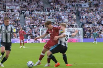 Victor Munoz menjadi penentu penting saat Liverpool mengamankan hasil imbang 2-2 melawan Newcastle United.