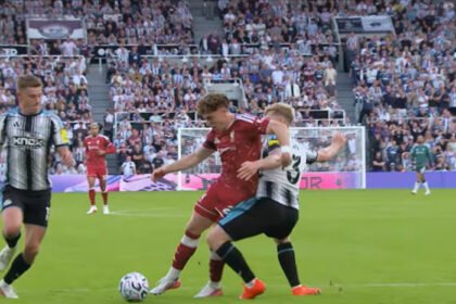Victor Munoz menjadi penentu penting saat Liverpool mengamankan hasil imbang 2-2 melawan Newcastle United.