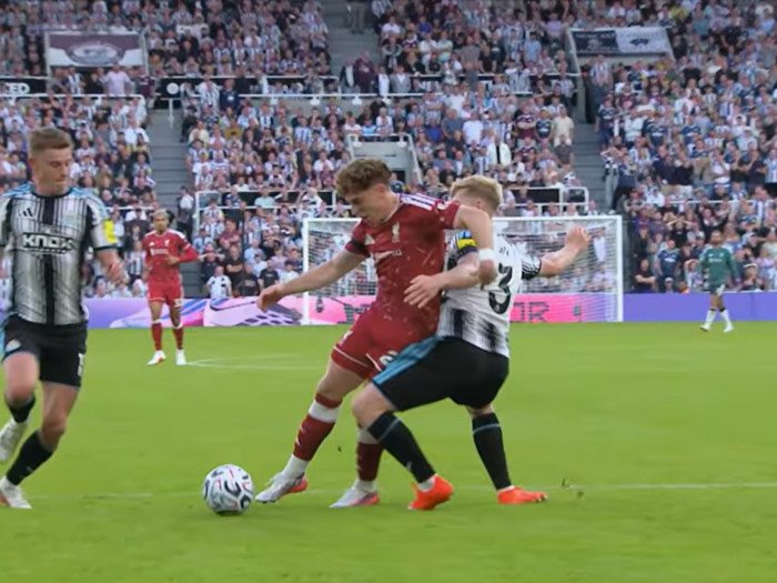 Victor Munoz menjadi penentu penting saat Liverpool mengamankan hasil imbang 2-2 melawan Newcastle United.