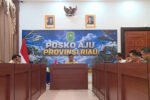 Presiden Prabowo Subianto memimpin rapat koordinasi penanganan kebakaran hutan dan lahan di Pekanbaru, Riau, Senin (24/8/2026).