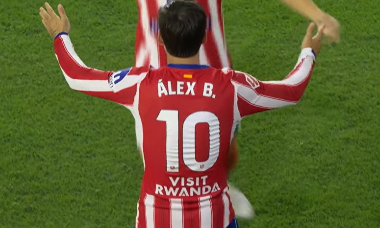 Alex Baena merayakan golnya saat Atletico Madrid mengalahkan Sevilla 3-1 dalam lanjutan Liga Spanyol.