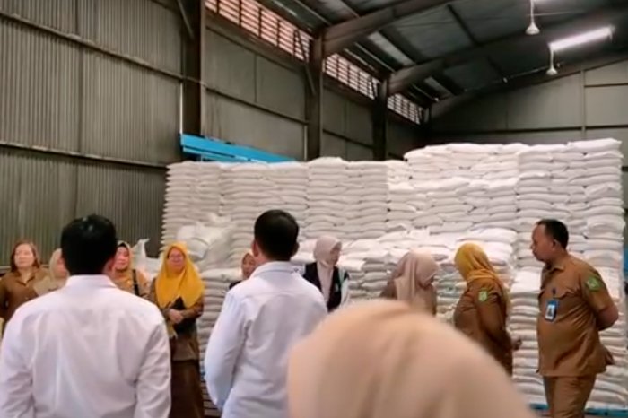 Bulog Sumut menyalurkan beras SPHP melalui Gerakan Pangan Murah untuk membantu menjaga stabilitas harga pangan di 33 kabupaten/kota.