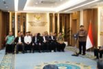 Menko Perekonomian Airlangga Hartarto saat menghadiri acara penyerahan sertifikat kepada Dewan Penyantun Pendidikan UNNES di Jakarta.