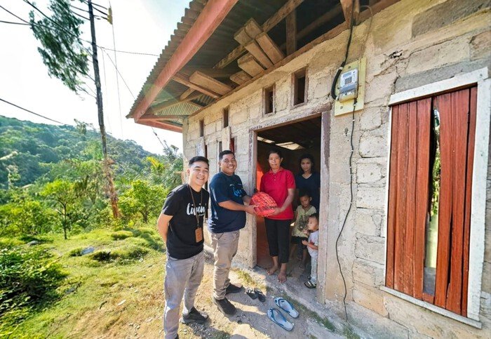 Mandiri Peduli NTT, Bank Mandiri Gerak Cepat Salurkan Bantuan untuk Korban Gempa 2 Mandiri Peduli NTT, Bank Mandiri Gerak Cepat Salurkan Bantuan untuk Korban Gempa