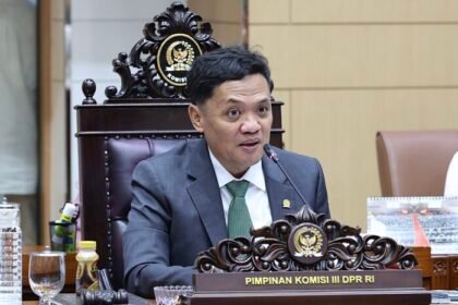 Ketua Komisi III DPR RI Habiburokhman menyampaikan pandangan terkait penguatan penegakan hukum terhadap kasus karhutla di Indonesia.