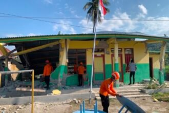 Warga mengungsi setelah gempa magnitudo 7,7 mengguncang NTT pada 15 Agustus 2026, dengan Manggarai Timur menjadi wilayah pengungsian terbesar.