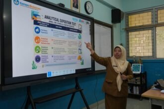 Guru PPPK mendapat peluang pengembangan karier melalui perubahan status dan kesempatan mengikuti seleksi CPNS mulai 2027.