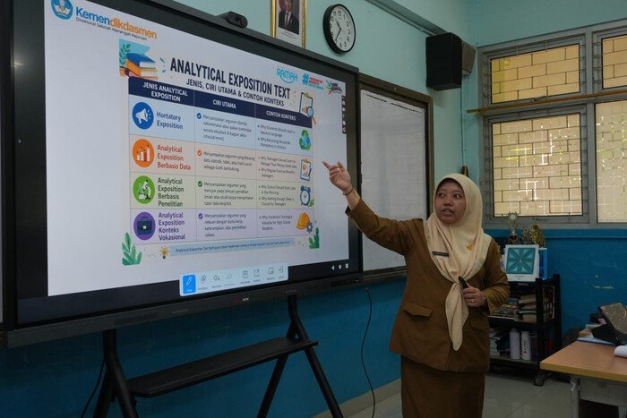 Guru PPPK mendapat peluang pengembangan karier melalui perubahan status dan kesempatan mengikuti seleksi CPNS mulai 2027.