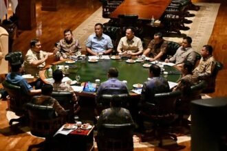 Prabowo Subianto memimpin rapat strategis di Hambalang untuk mempercepat penanganan karhutla Kalimantan dan pemulihan dampak gempa NTT.