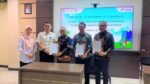PHM menyerahkan bantuan sarana dan prasarana kepada 43 Bank Sampah Unit di Balikpapan untuk memperkuat pengelolaan sampah, meningkatkan partisipasi masyarakat, dan mendorong ekonomi sirkular.