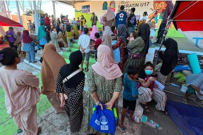 Sebanyak 84 KK penyintas gempa M7,7 Flores dipulangkan dari GOR Samador, Maumere, menuju rumah masing-masing, Senin (24/8).