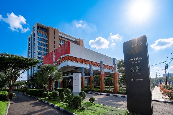 Patra Cirebon Hotel & Convention meraih PERCA 2025 Peringkat Biru sebagai pengakuan atas konsistensi penerapan pengelolaan lingkungan dan praktik operasional berkelanjutan di lingkungan Patra Jasa.