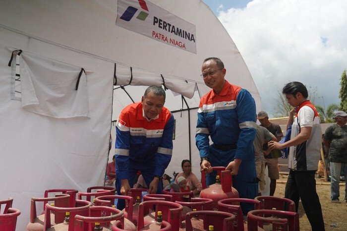 Pertamina Hadir Dampingi Warga Terdampak Gempa Flores 2 Pertamina Hadir Dampingi Warga Terdampak Gempa Flores