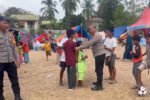 Polri memberikan trauma healing kepada anak-anak pengungsi gempa di Flores untuk membantu mengurangi ketakutan dan memulihkan rasa aman.