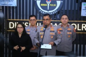 Kapolri Jenderal Polisi Listyo Sigit Prabowo melakukan penyegaran organisasi melalui rotasi dan mutasi ratusan Pati serta Pamen Polri.