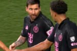 Lionel Messi merayakan golnya dengan menunjuk ke langit setelah mencetak gol untuk Inter Miami melawan Philadelphia Union.
