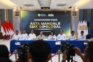 Pemerintah meluncurkan Asta Mandala SMK Go Global untuk menyiapkan lulusan SMK yang siap bekerja di pasar internasional.