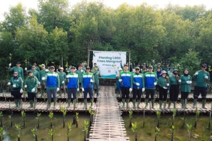 Patra Jasa menanam 1.000 bibit mangrove di pesisir Pantai KSS, Tangerang, sebagai bagian dari program TJSL dan peringatan HUT ke-51.