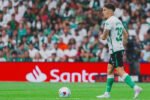 Manchester United mulai menyaingi Barcelona dalam perebutan bek muda Racing Santander, Jorge Salinas, yang memiliki klausul pelepasan sekitar Rp328,9 miliar.