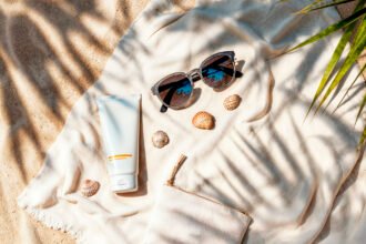 Biar Nggak Rugi Beli Skincare, Kenali Perbedaan Sunscreen dan Sunblock Sebelum Terik Membakar Kulit