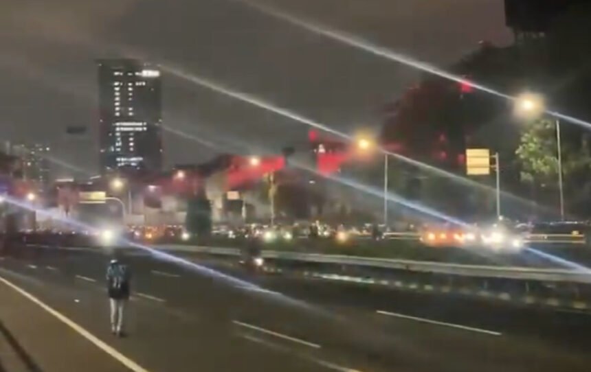 Imbas Massa Bertahan di DPR: Tol Dalam Kota Ditutup Total, 9 Gerbang Tol Utama Tak Bisa Dilalui