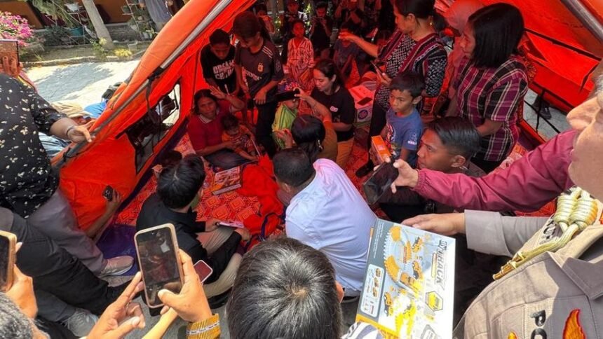 Temui Pengungsi Gempa NTT di Maumere, Wapres Gibran Minta Maaf Atas Kekurangan Penanganan Bencana