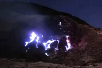 Blue Fire Muncul di Papandayan, Ahli Ingatkan Bahaya Gas Beracun