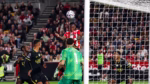 Brentford Cukur Habis Chelsea, Pertahanan The Blues Berantakan